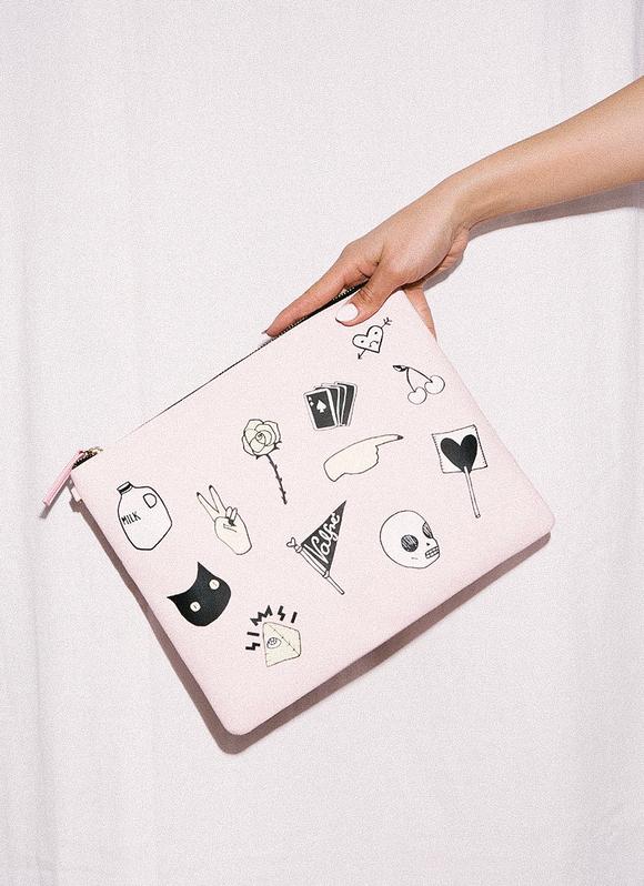 valfre-accessories-peaceout-clutch-829x1140-2_580x